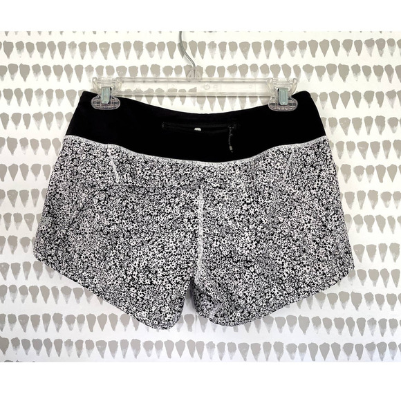 Lululemon Run Times Short (4-way Stretch 4") Ditsy Daisy White Black / Black - Picture 2 of 3